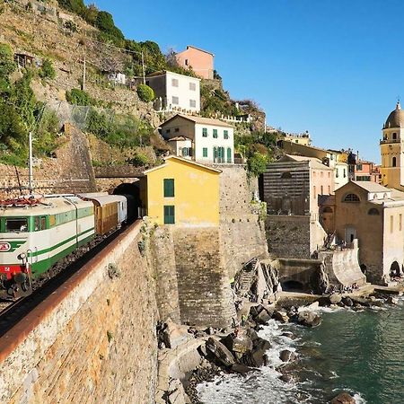 Joivy Family Flat With Little Patio, Cinque Terre Apartment เวอนาซซา ภายนอก รูปภาพ