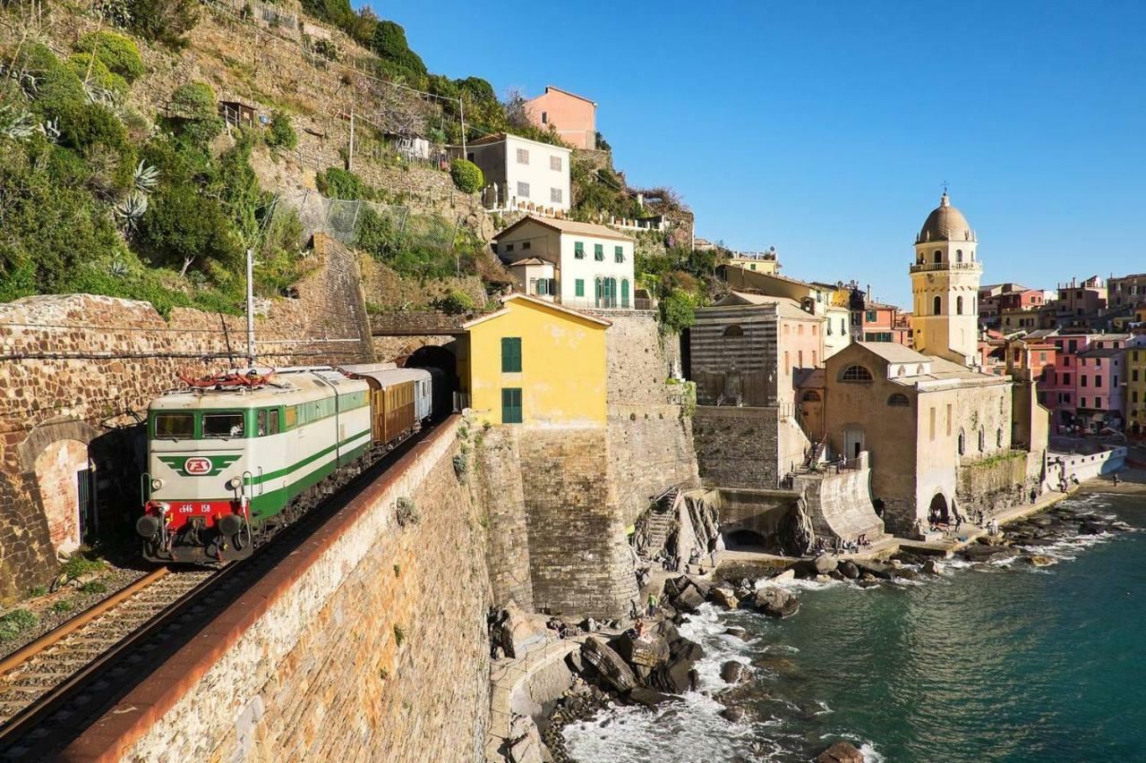 Joivy Family Flat With Little Patio, Cinque Terre Apartment เวอนาซซา ภายนอก รูปภาพ