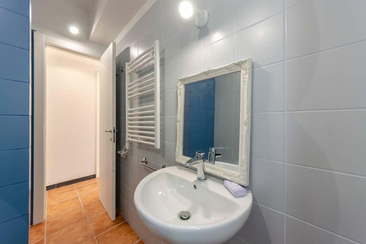 Joivy Family Flat With Little Patio, Cinque Terre Apartment เวอนาซซา ภายนอก รูปภาพ