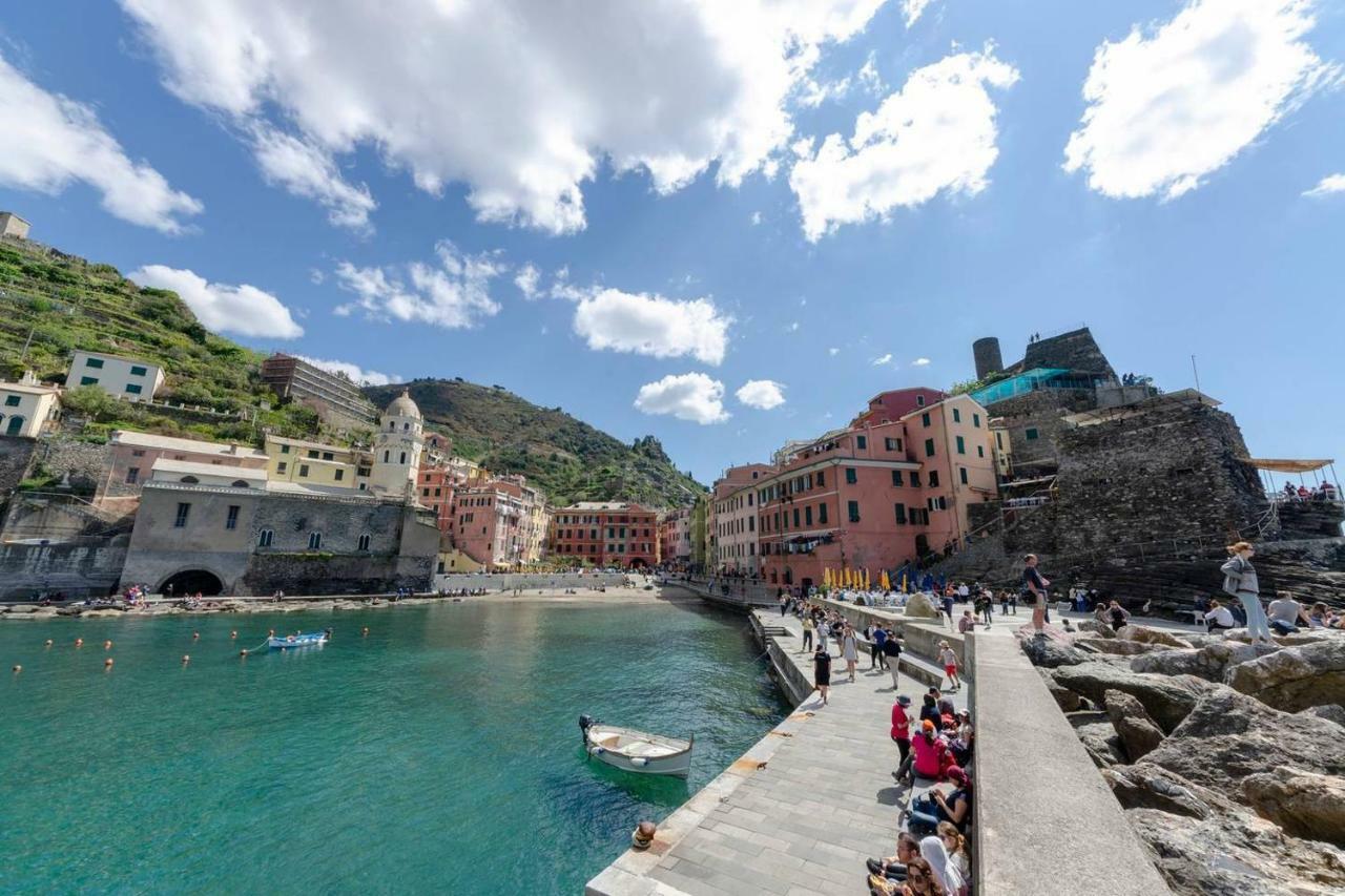 Joivy Family Flat With Little Patio, Cinque Terre Apartment เวอนาซซา ภายนอก รูปภาพ