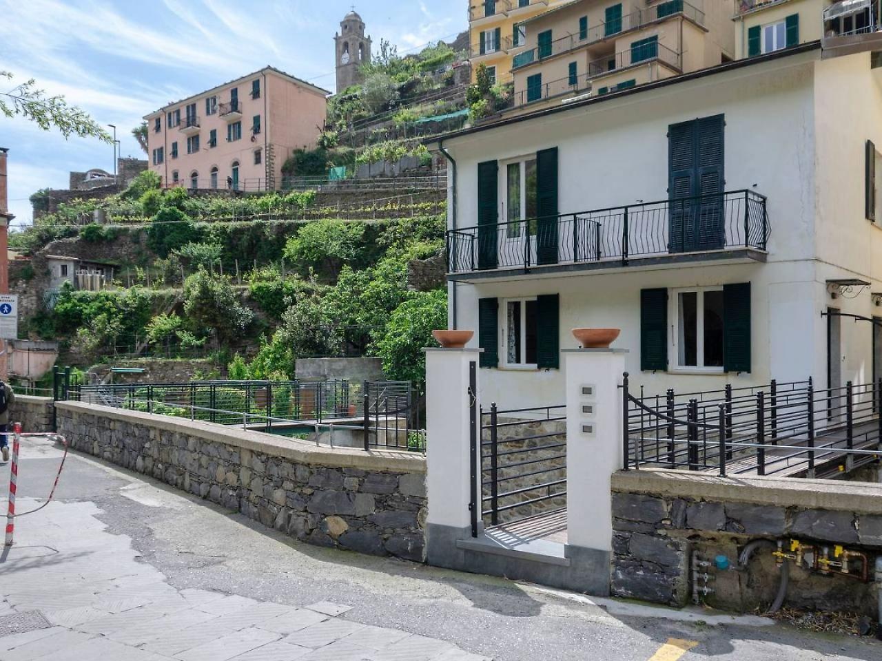 Joivy Family Flat With Little Patio, Cinque Terre Apartment เวอนาซซา ภายนอก รูปภาพ